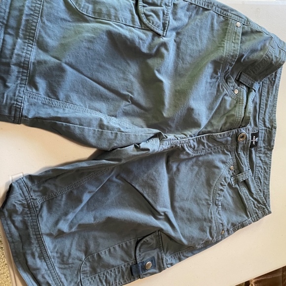 Womens size 6 Kuhl shorts in blue gray - Picture 2 of 4